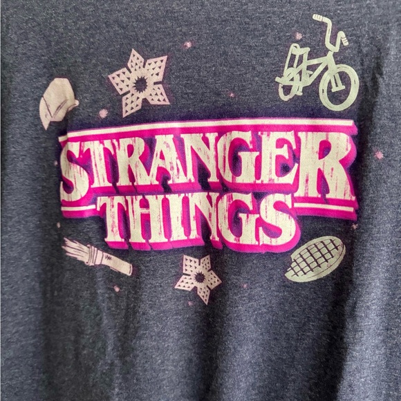 Stranger Things T-shirt Netflix Short Sleeve Size Medium - Picture 2 of 3